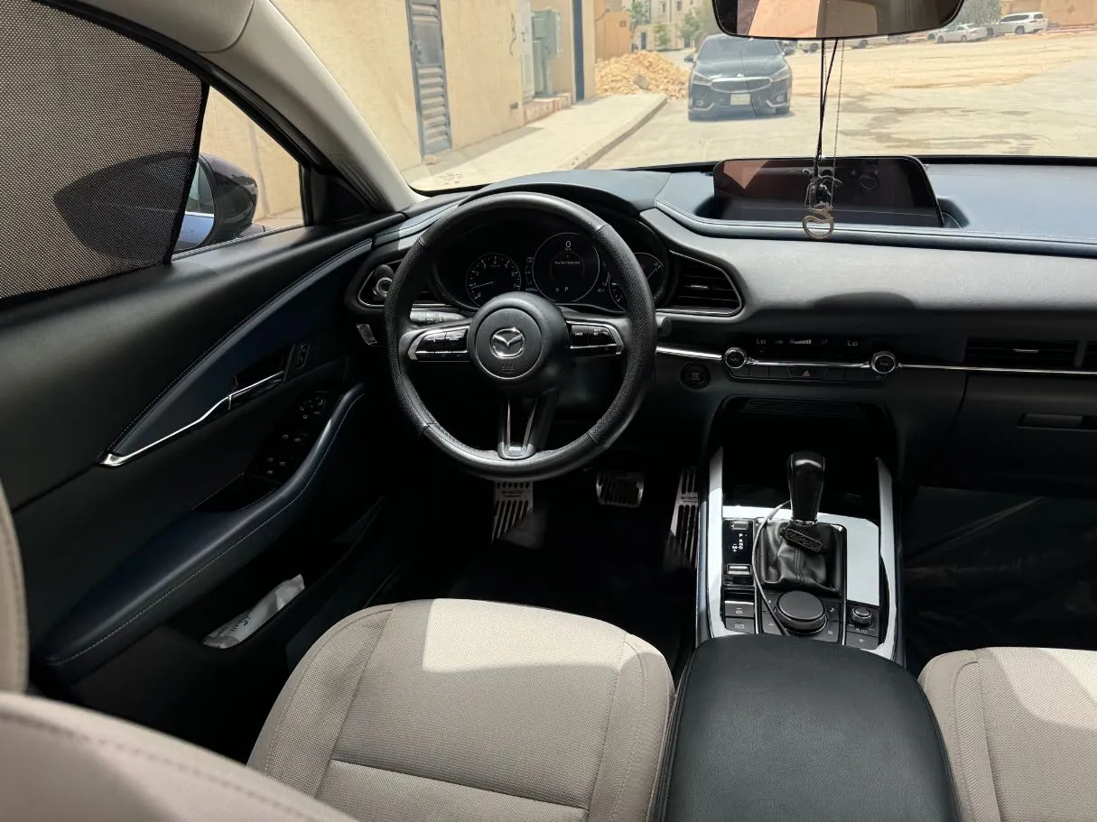 Car image 18