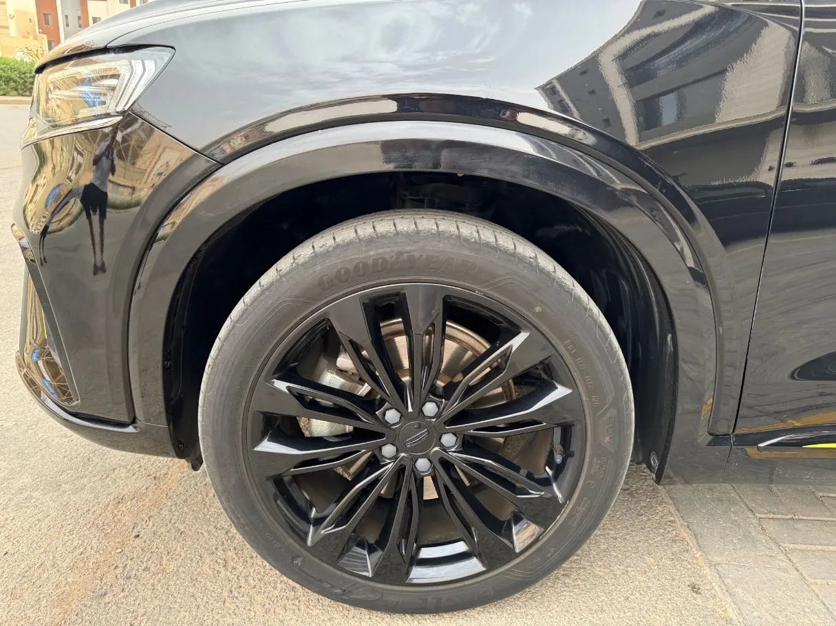 Car image 9