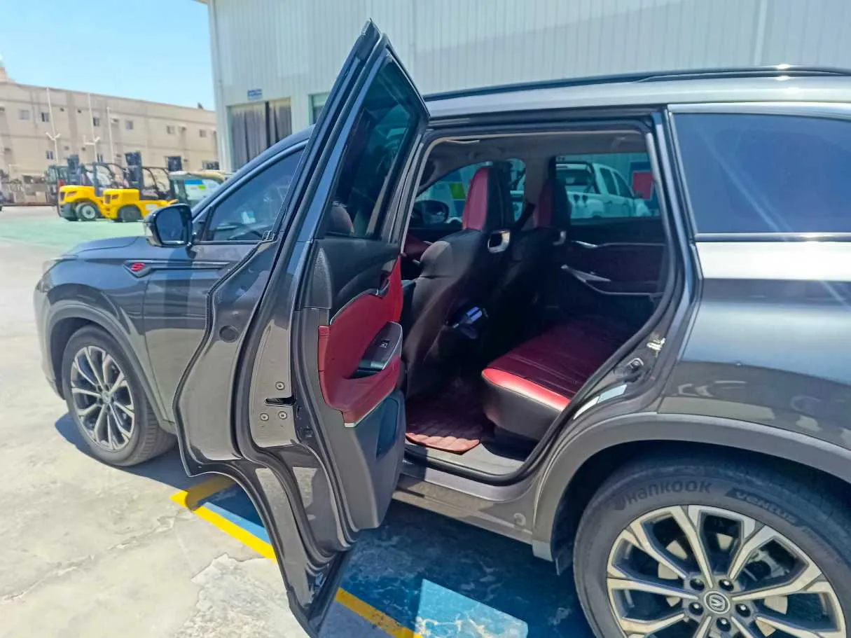 Car image 16