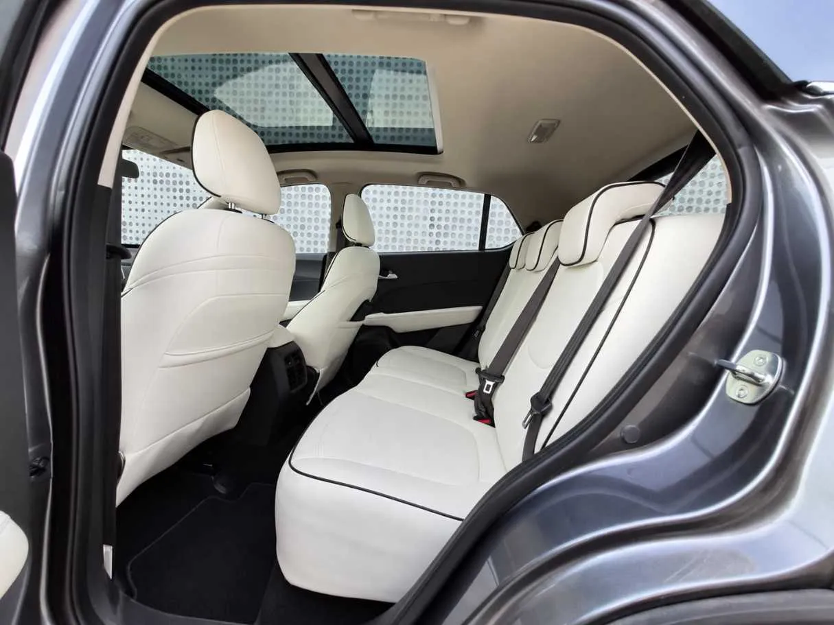 Car image 13