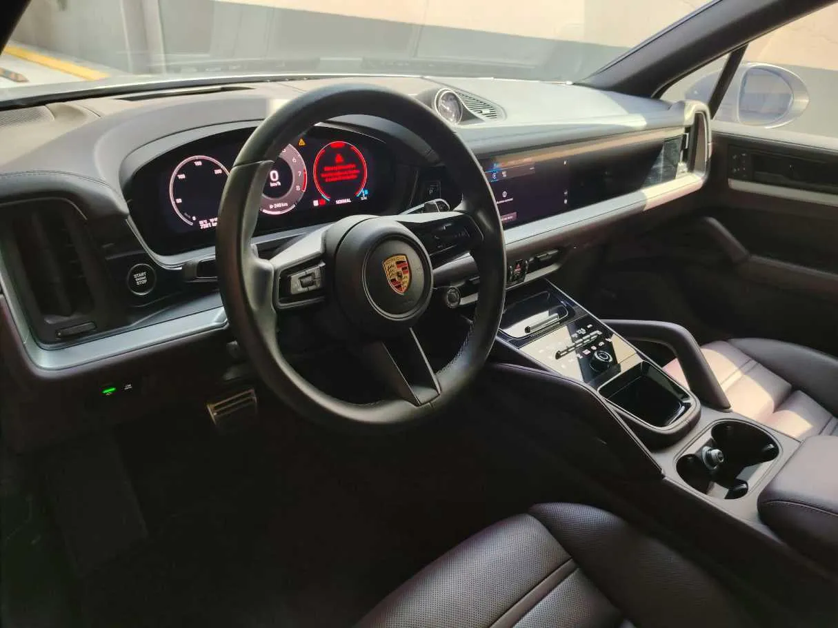 Car image 13