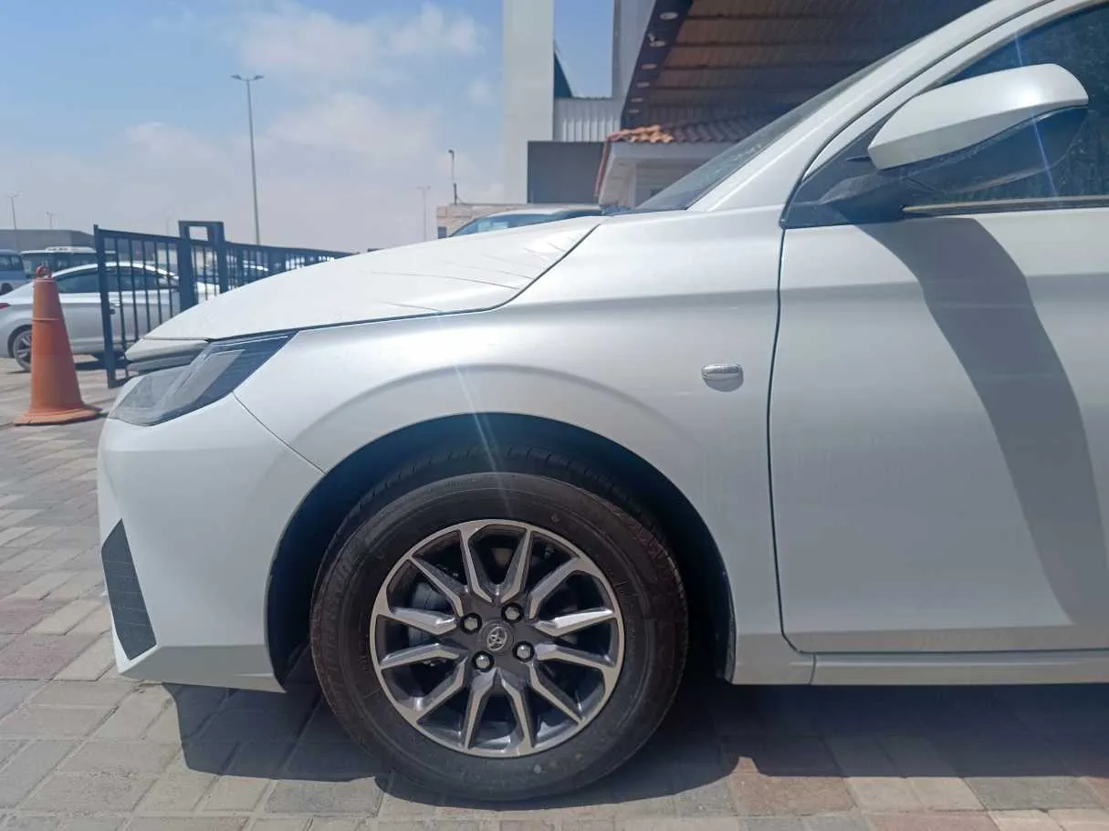 Car image 8