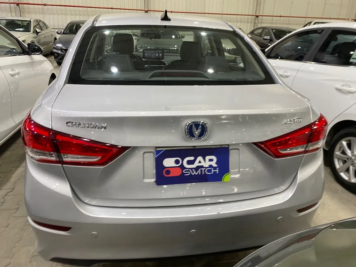Car image 5