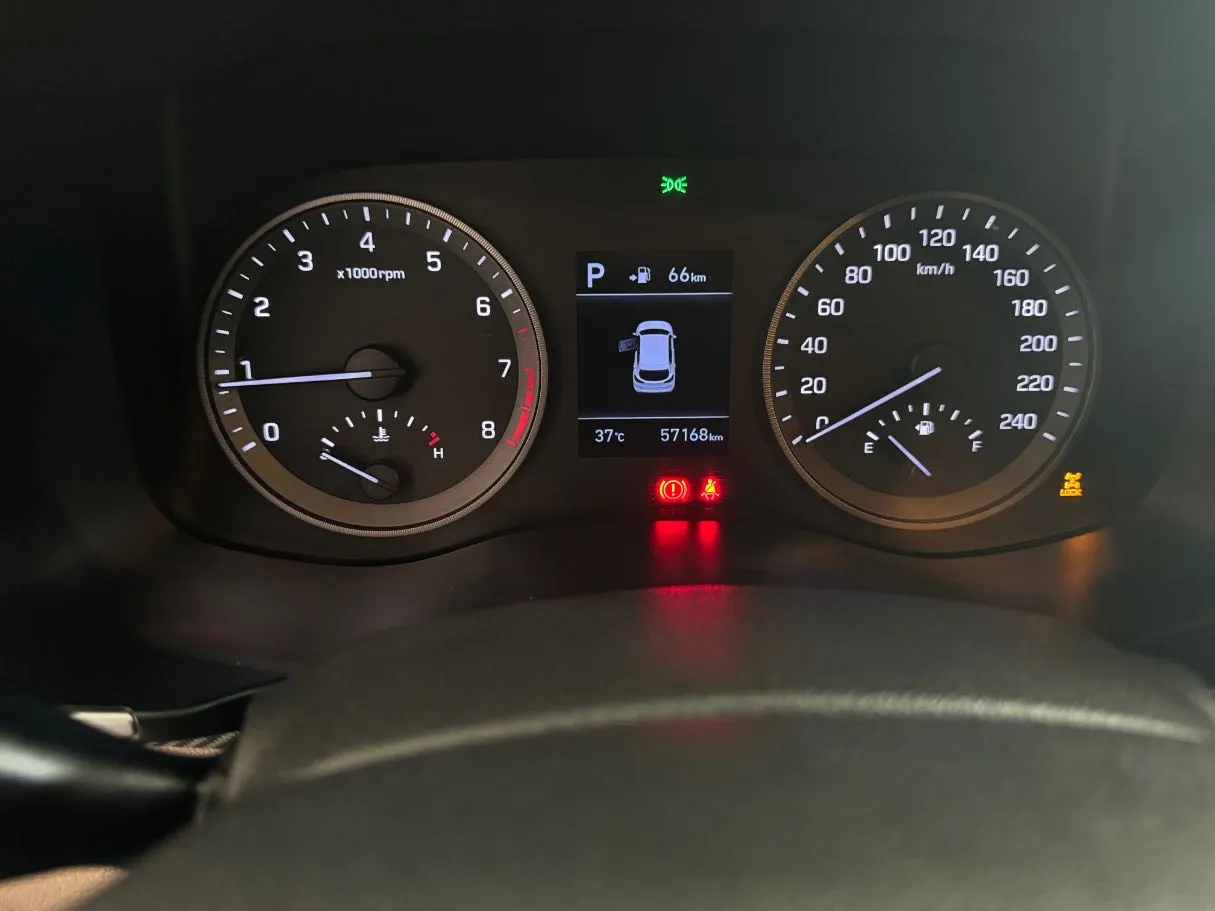 Car image 14