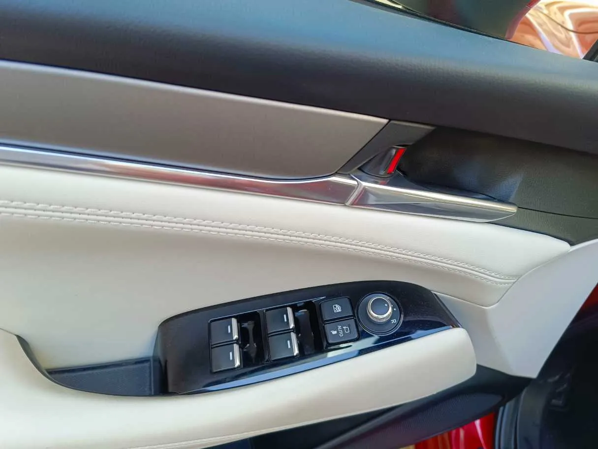 Car image 28