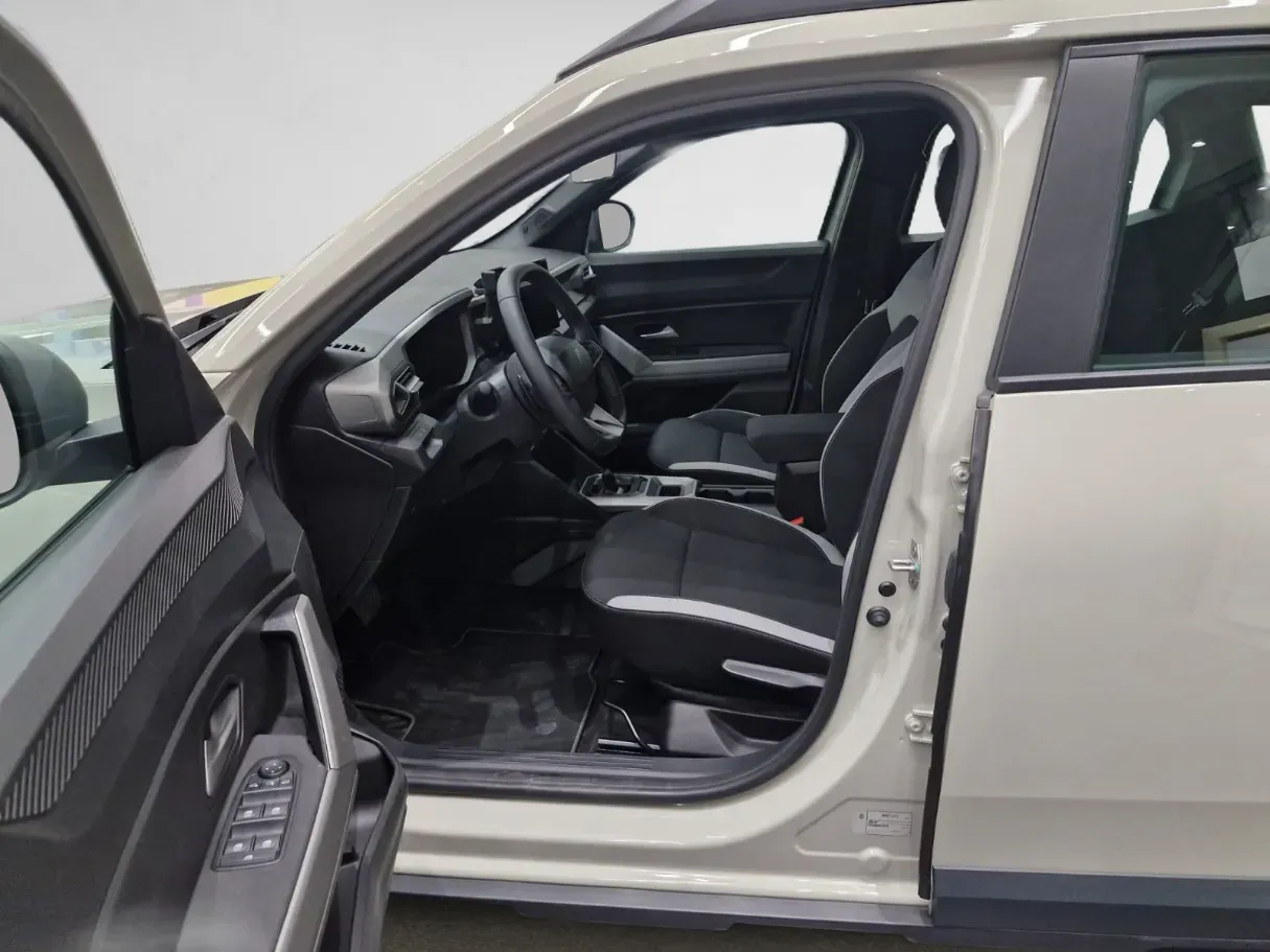 Car image 6