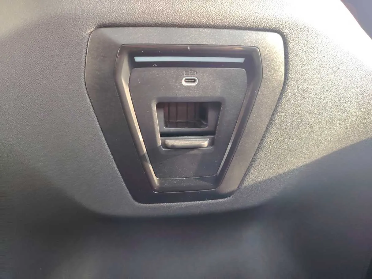 Car image 29