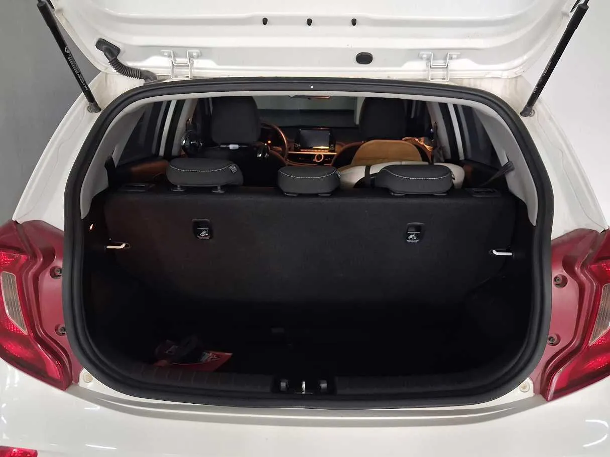 Car image 21