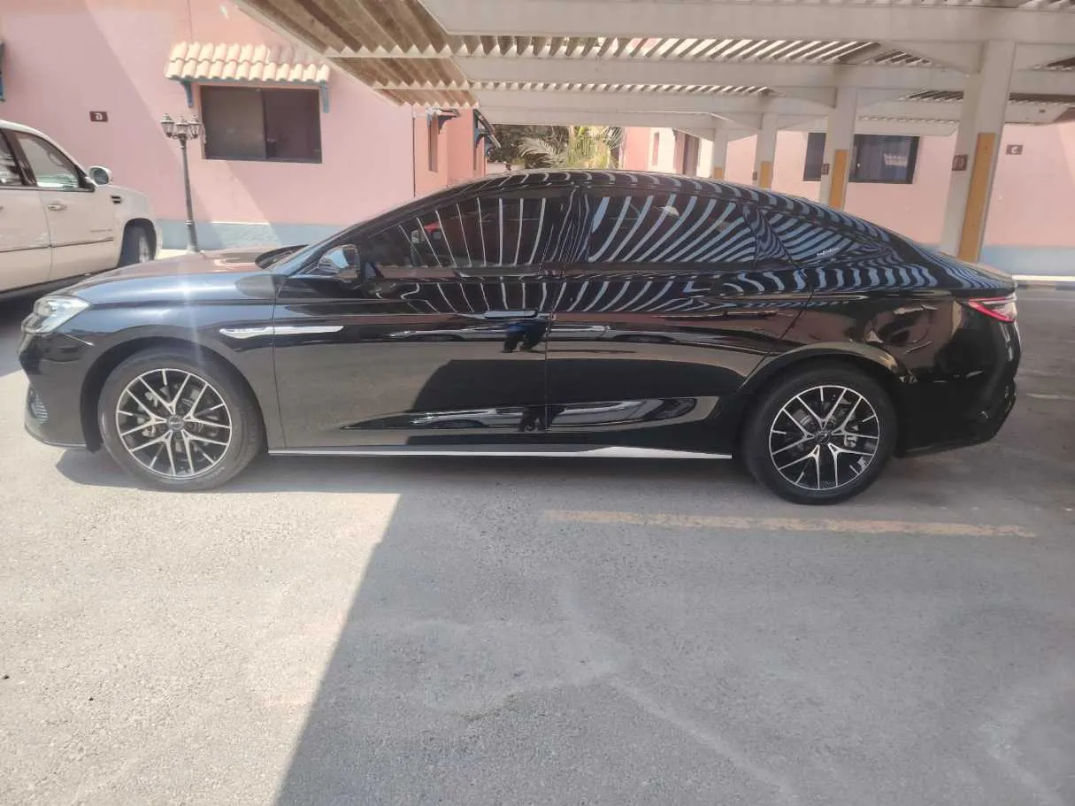 Car image 8