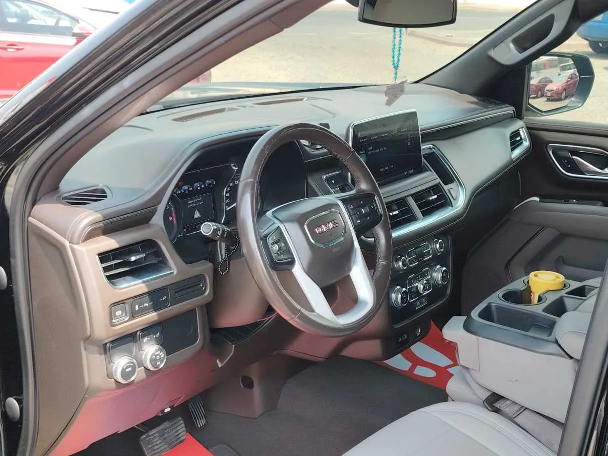 Car image 12