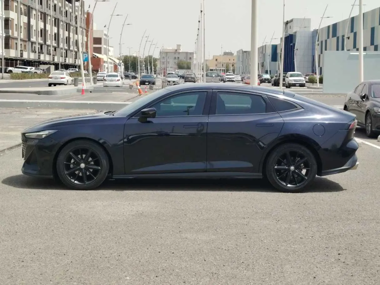 Car image 8