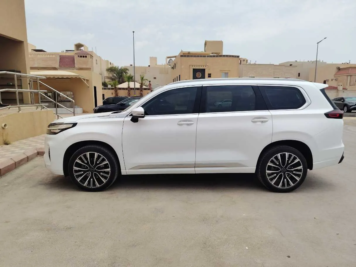 Car image 8