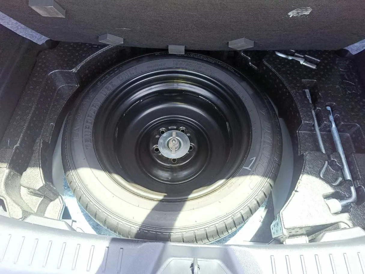 Car image 32