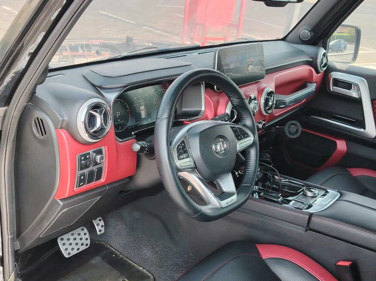 Car image 12