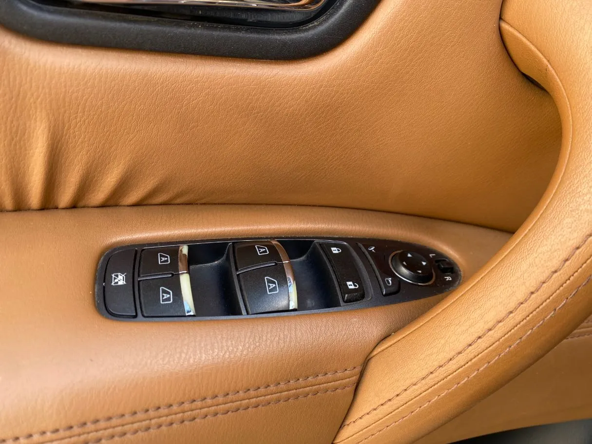 Car image 29