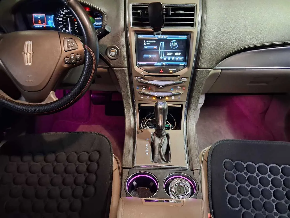 Car image 17