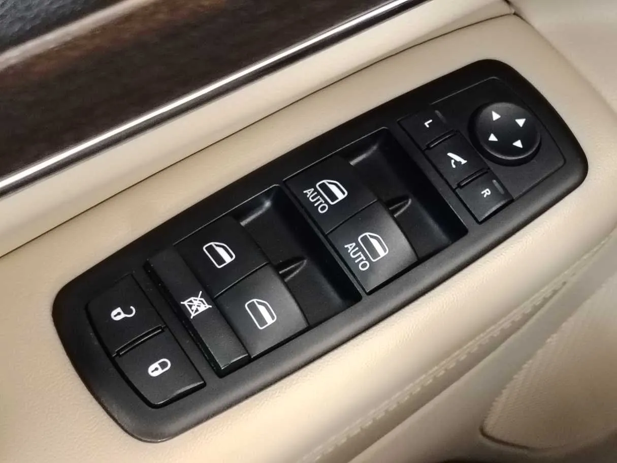 Car image 28
