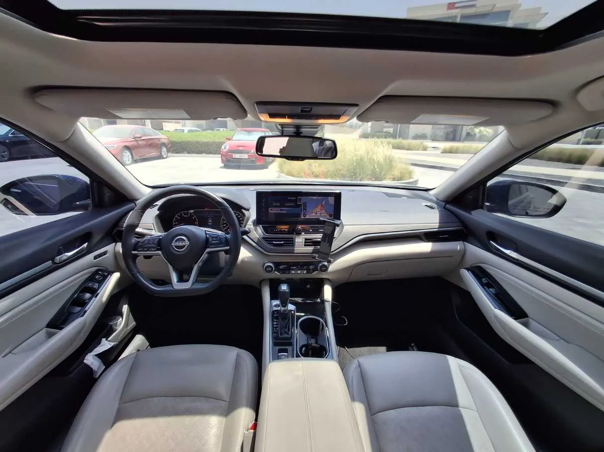 Car image 17