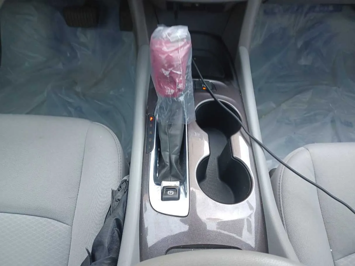 Car image 14