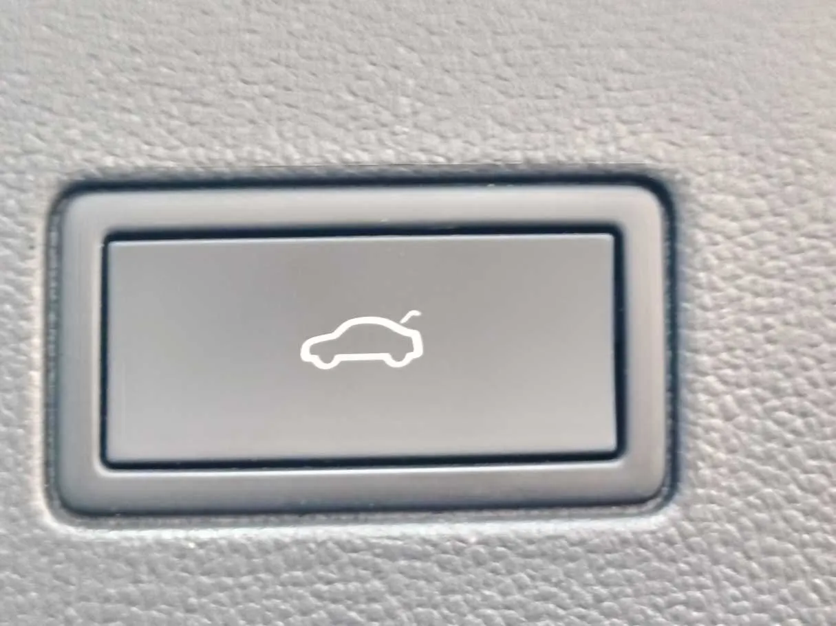 Car image 33