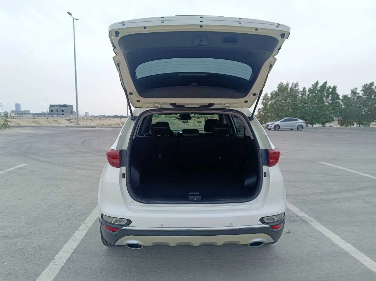 Car image 24