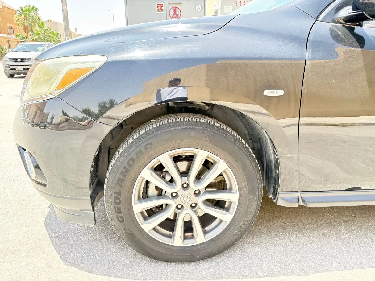 Car image 9