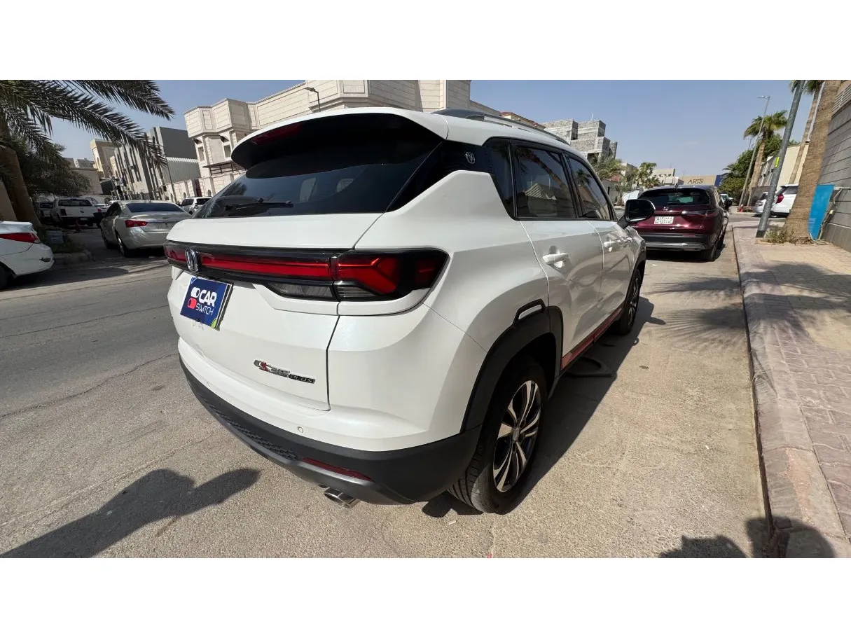 Car image 5