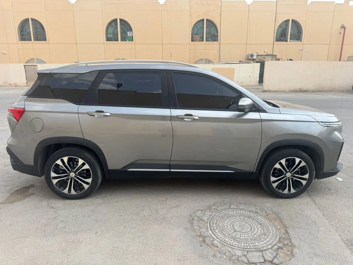 Car image 4