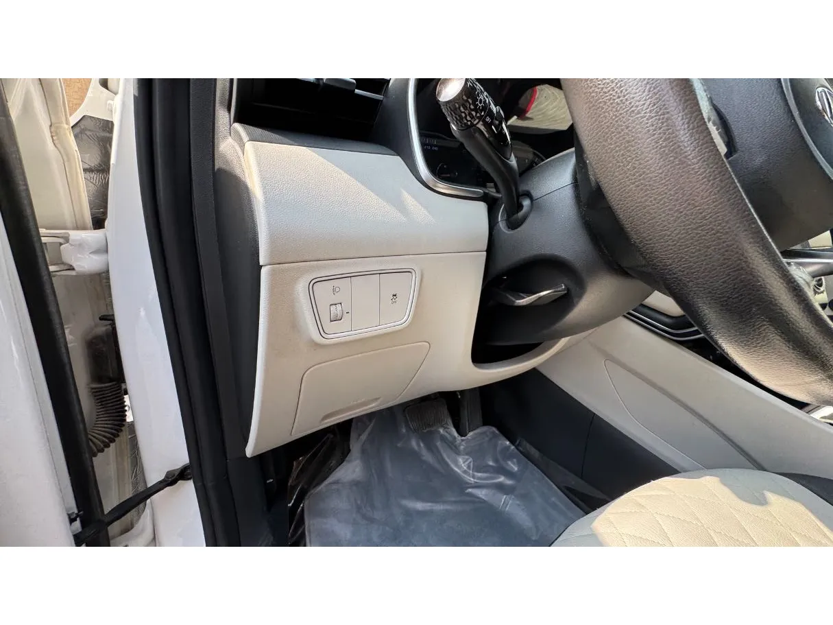 Car image 25