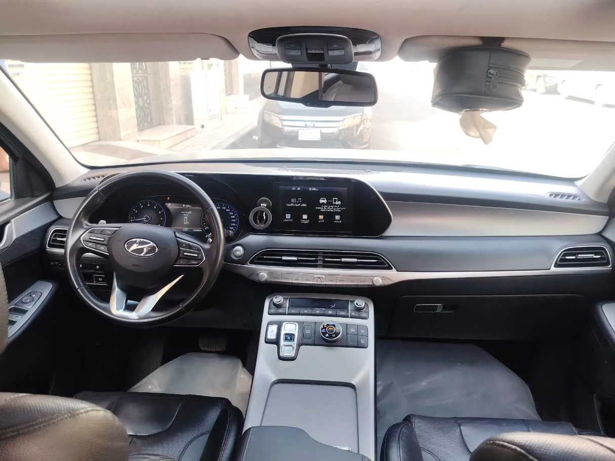 Car image 15