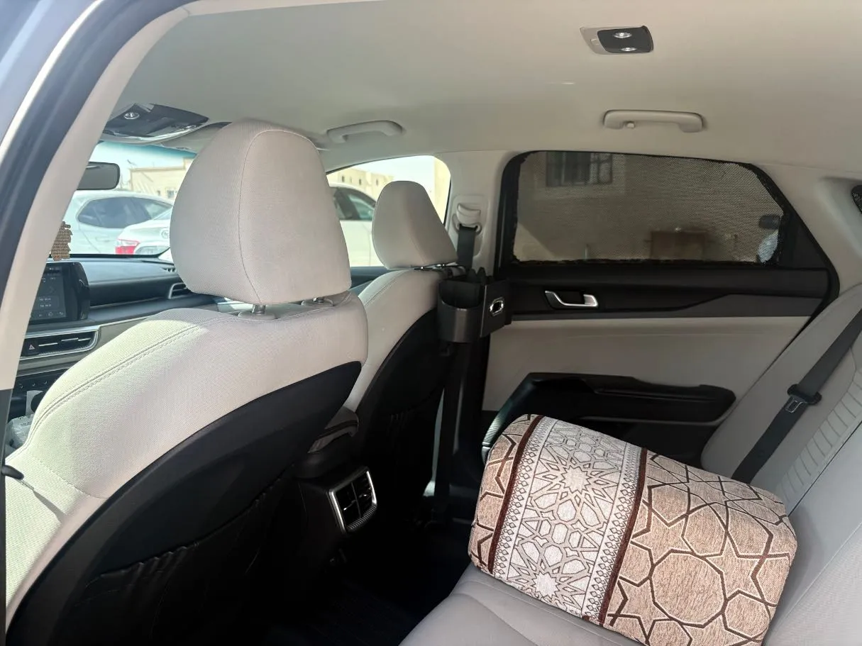 Car image 25
