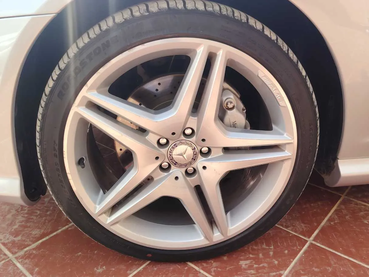 Car image 10