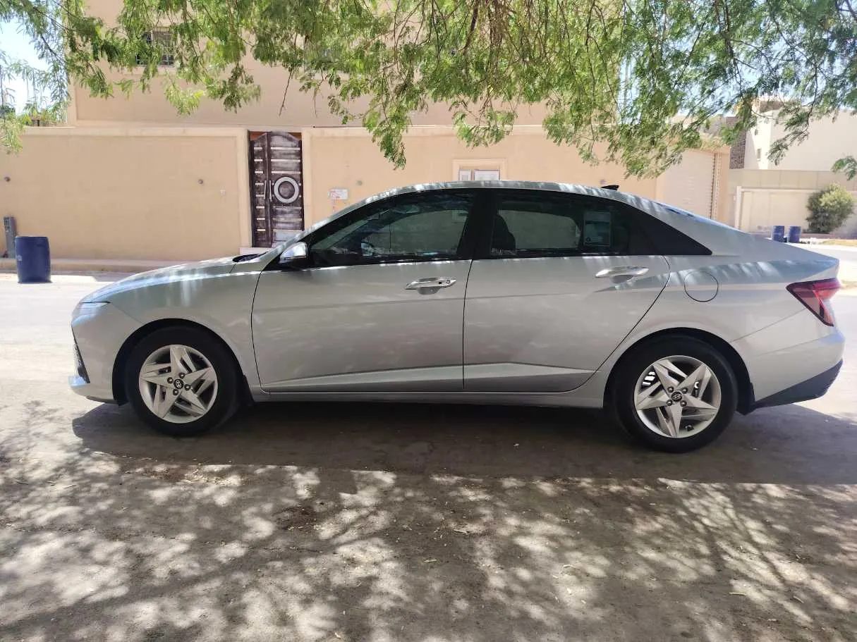 Car image 8