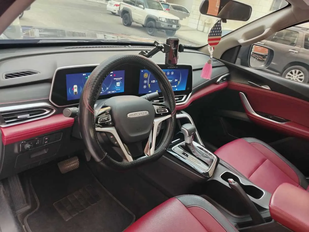 Car image 13