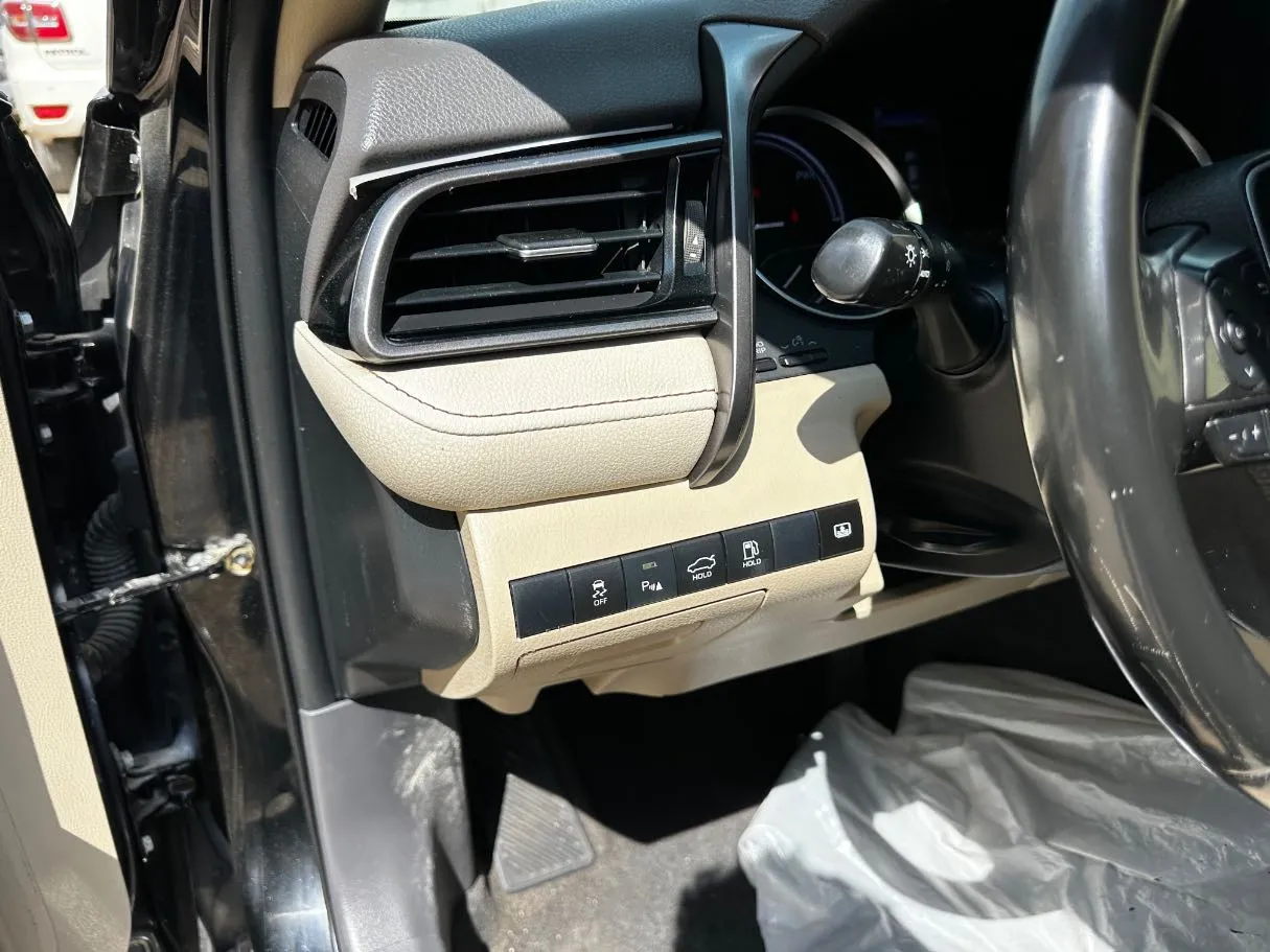 Car image 24