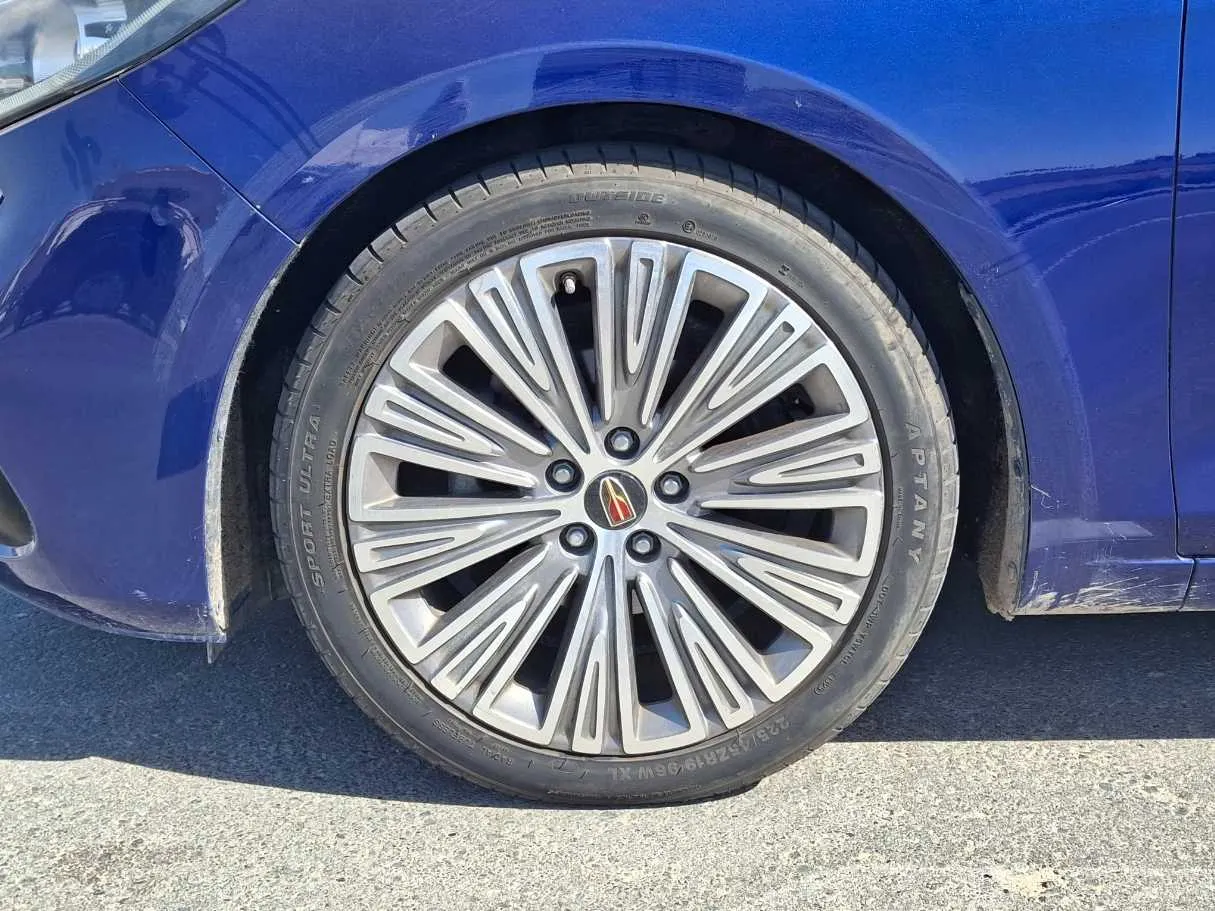 Car image 9