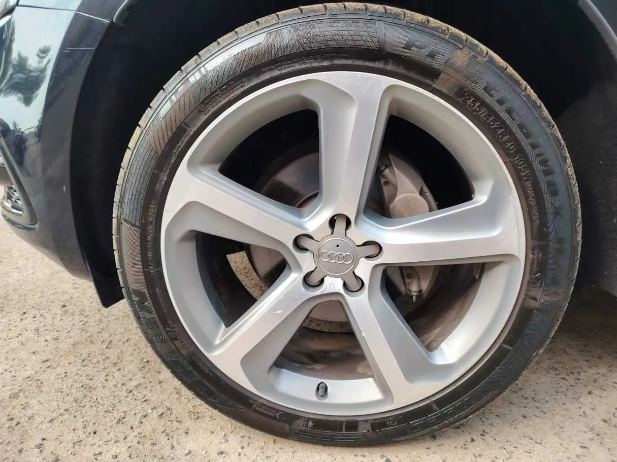 Car image 10