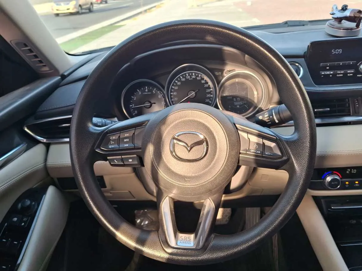 Car image 17