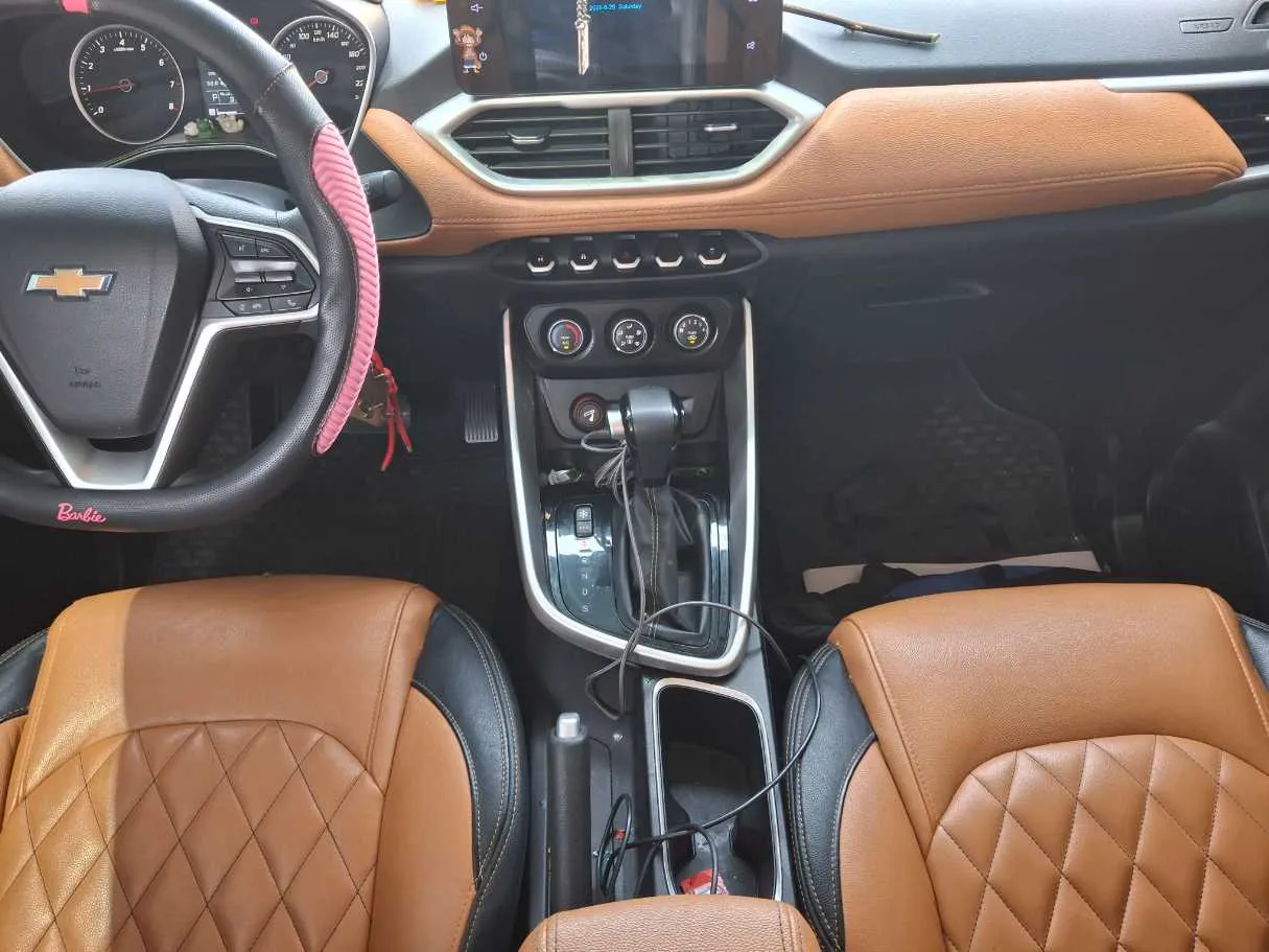 Car image 15