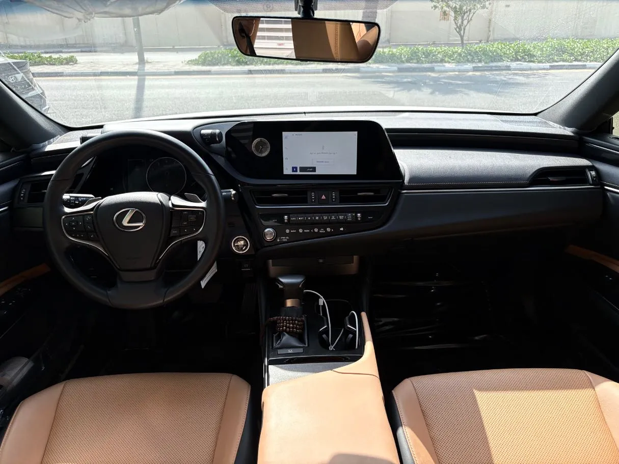 Car image 18