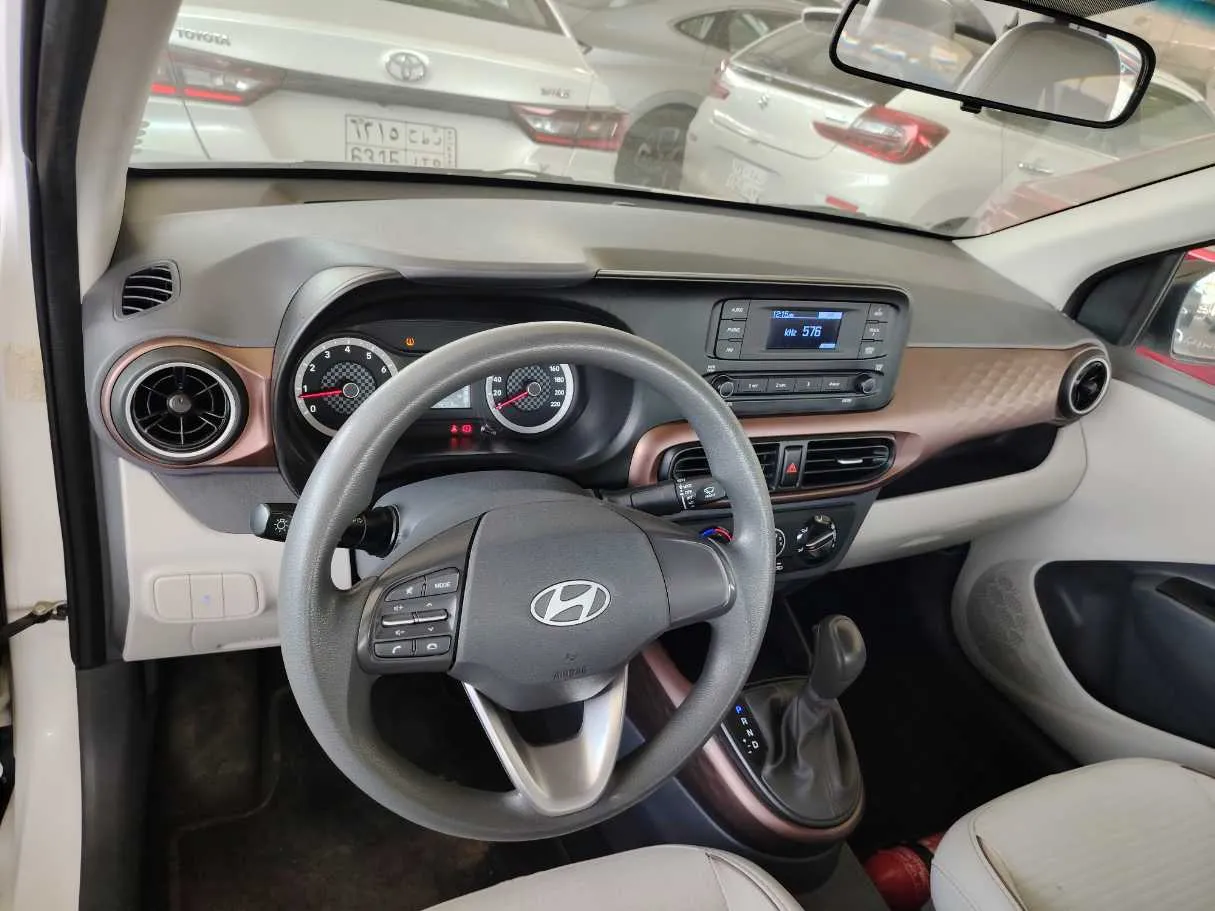 Car image 13