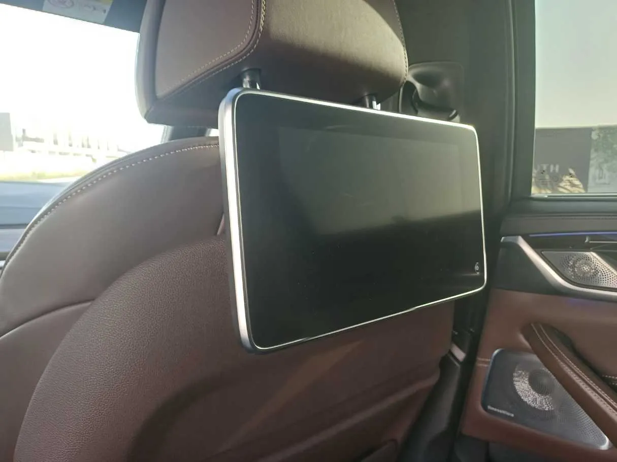 Car image 19