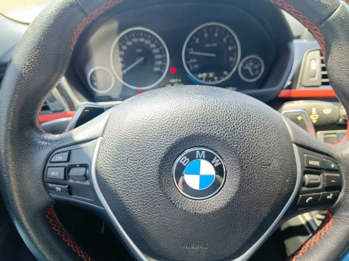 Car image 25