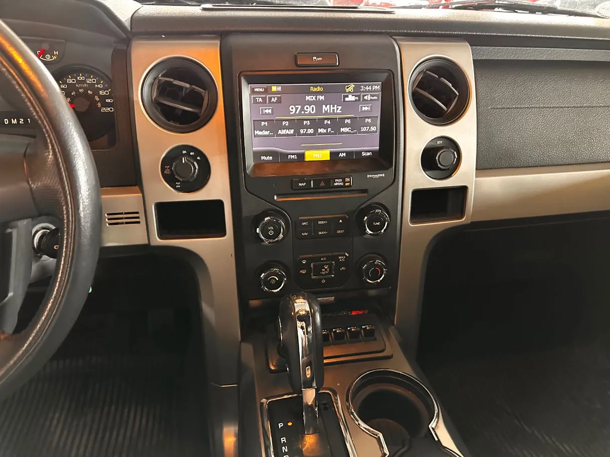 Car image 19