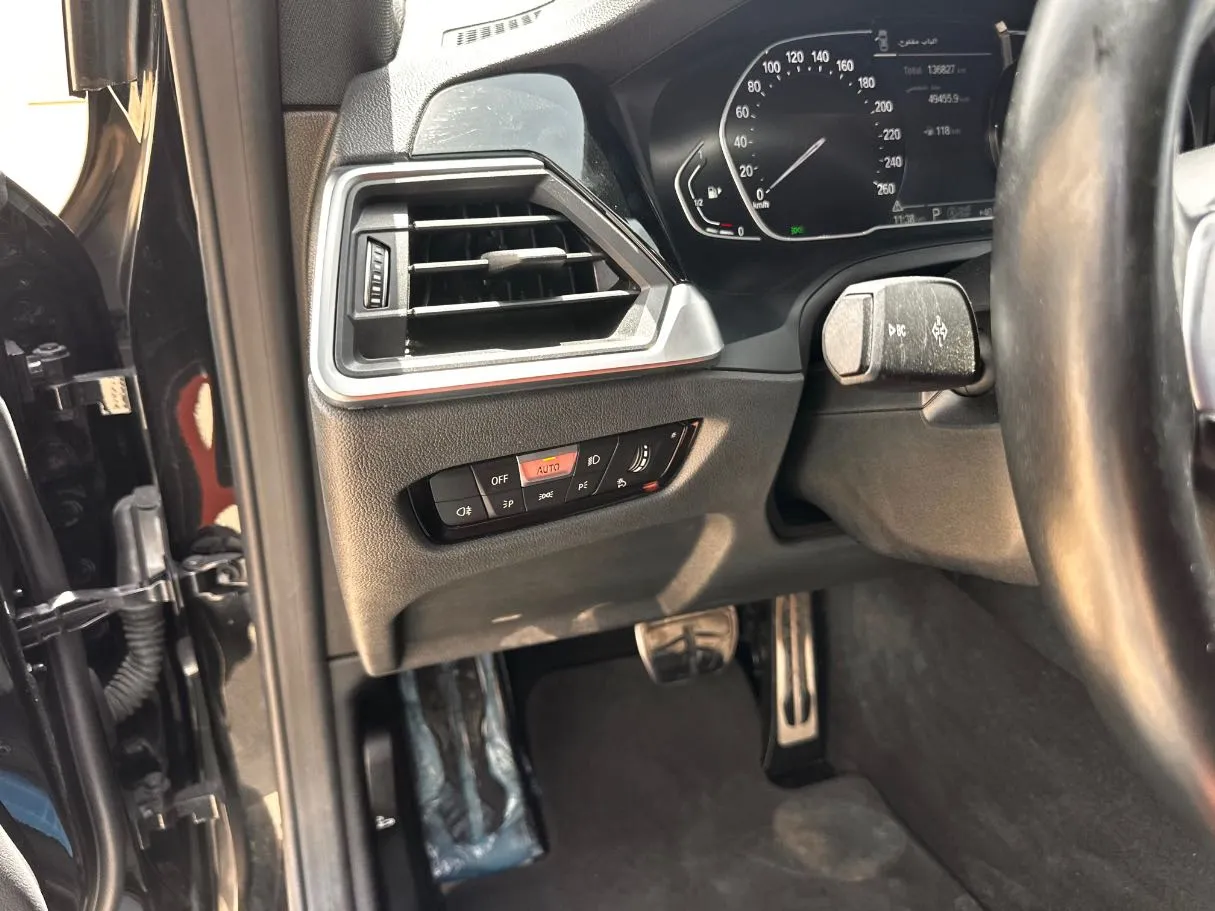 Car image 26