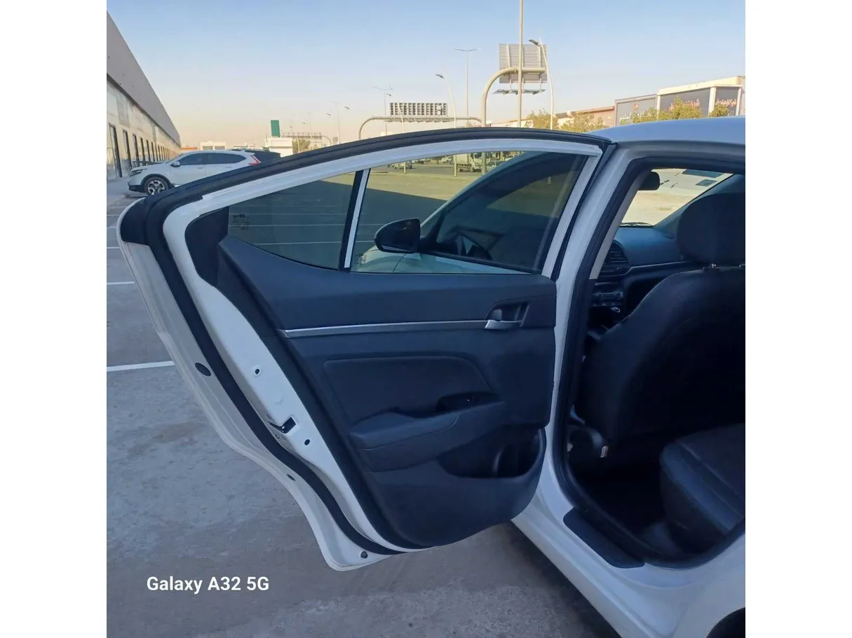 Car image 12