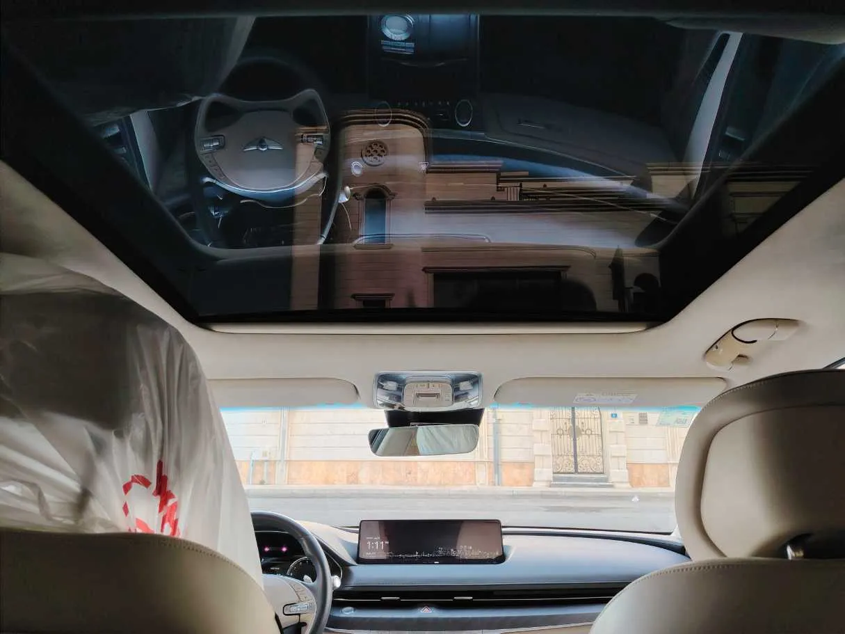 Car image 19