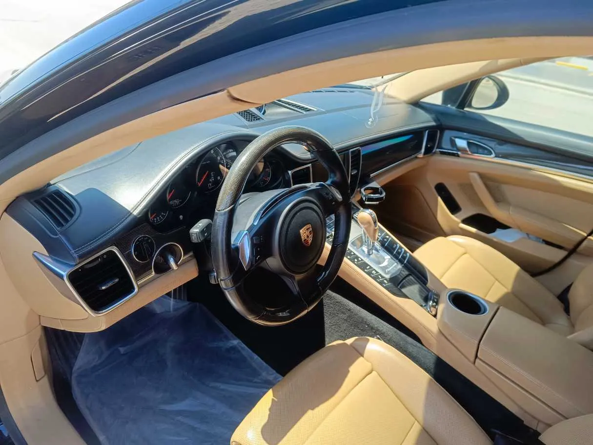Car image 13