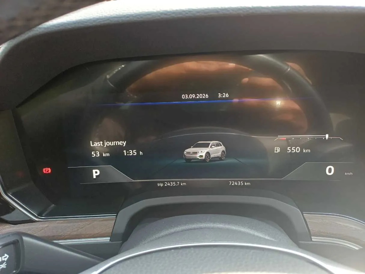 Car image 24