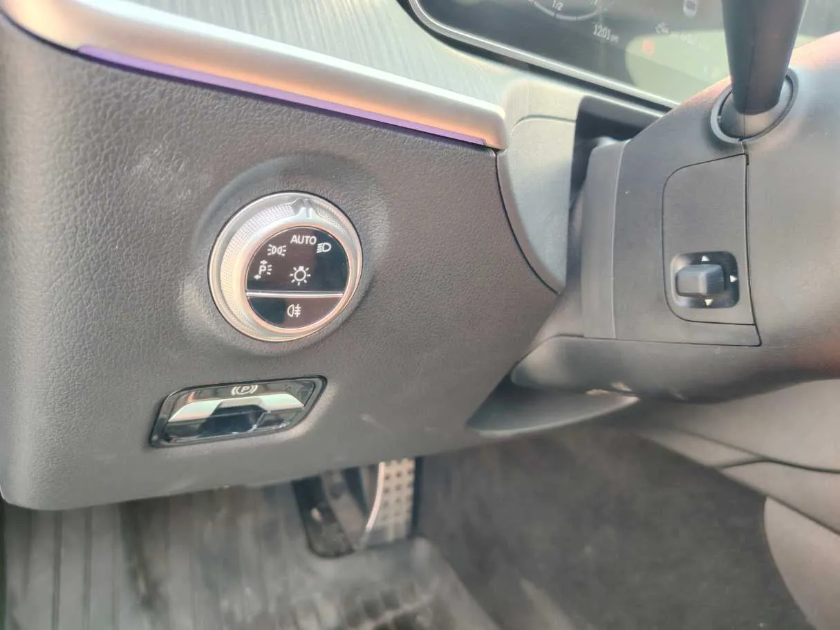 Car image 29